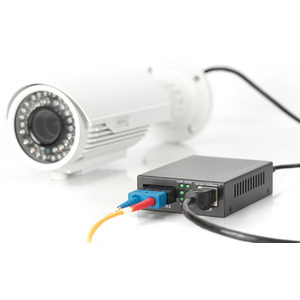 DIGITUS Convertisseur médias Gigabit PoE, RJ45 / SC, SM, PSE